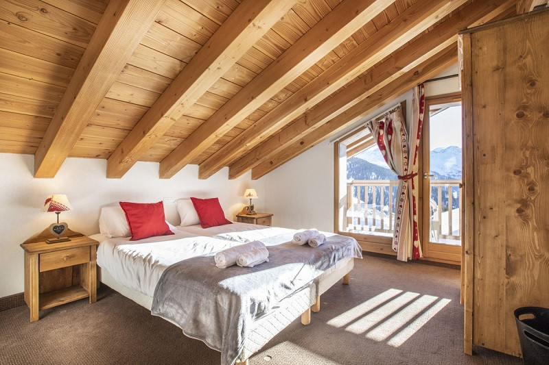 Chambre 1, Appartement 3, Chalet Les Perdrix,  La Rosière, vue 1 - © Manu REYBOZ, Mountain Collection chambre-1-appartement-3-chalet-les-perdrix-la-rosiere-vue-1