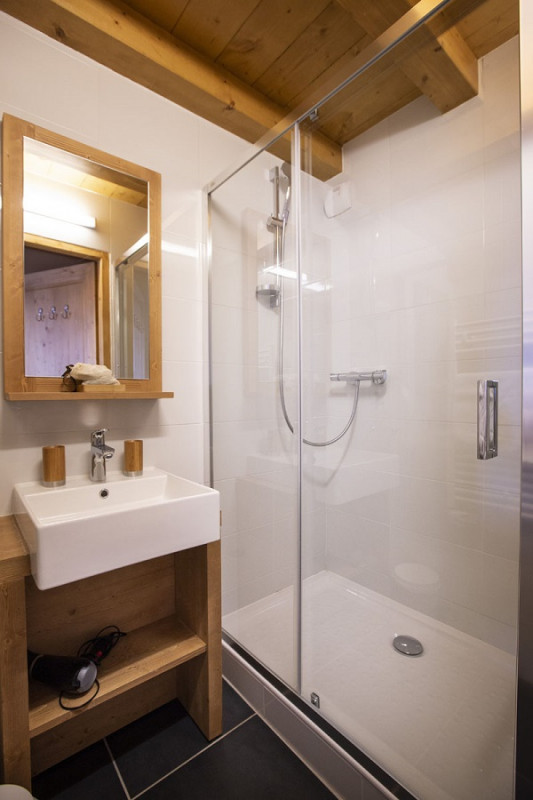 Salle de bain 1, Appartement Bellecombe RIT001, Résidence Miravidi, La Rosière salle-de-bain-1-appartement-bellecombe-RIT001-residence-miravidi-la-rosiere