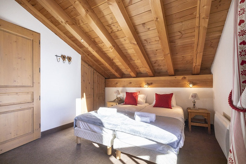 Chambre 2, Appartement 3, Chalet Les Perdrix,  La Rosière, vue 1 - © Manu REYBOZ, Mountain Collection chambre-2-appartement-3-chalet-les-perdrix-la-rosiere-vue-1
