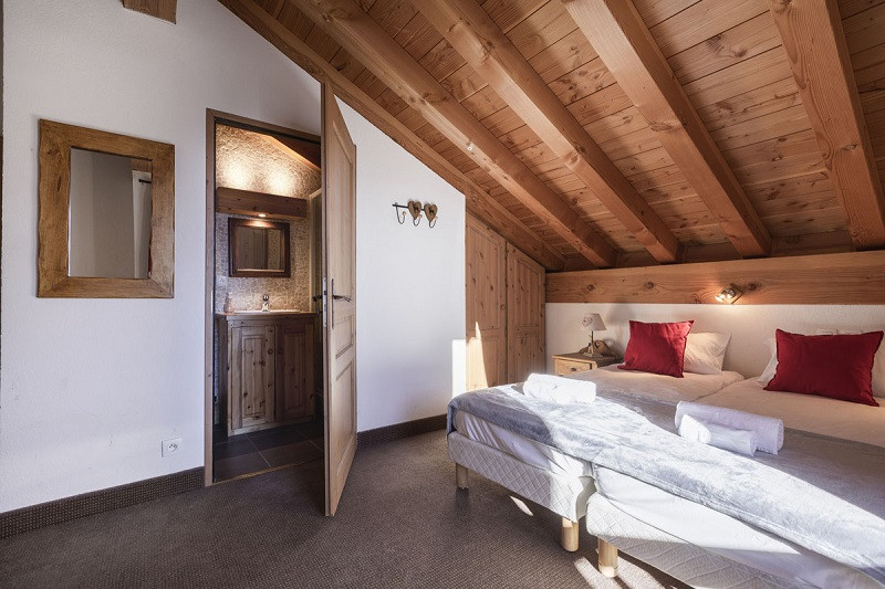 Chambre 2, Appartement 3, Chalet Les Perdrix,  La Rosière, vue 2 - © Manu REYBOZ, Mountain Collection chambre-2-appartement-3-chalet-les-perdrix-la-rosiere-vue-2