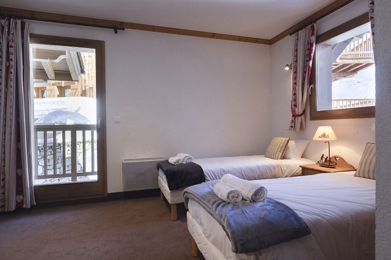 Chambre 2, Appartement 2, Chalet Les Perdrix,  La Rosière, vue 2 - © Manu REYBOZ, Mountain Collection chambre-2-appartement-2-chalet-les-perdrix-la-rosiere-vue-2