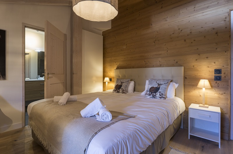 Chambre 2, Appartement 5 pièces, Le Hameau de Barthélémy, La Rosière - © Manu Reyboz chambre-2-appartement-5-pieces-le-hameau-de-barthelemy-la-rosiere