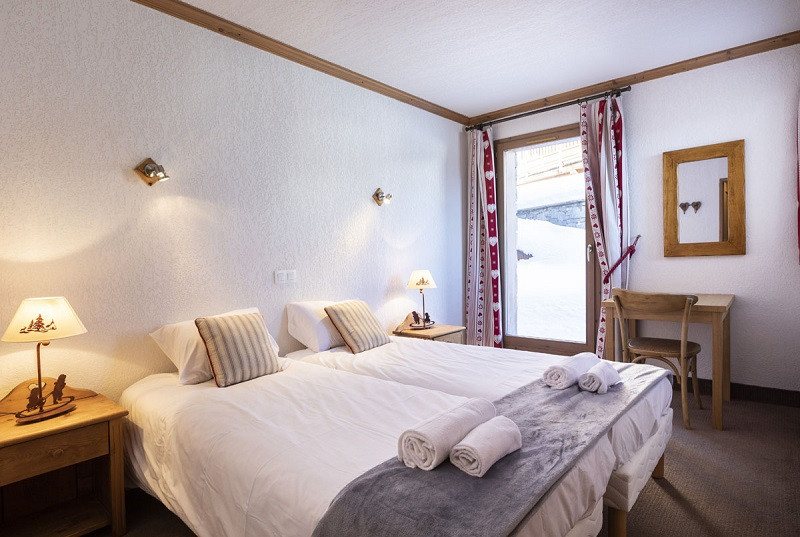 Chambre 1, Appartement 1, Chalet Les Perdrix,  La Rosière, vue 2 - © Manu REYBOZ, Mountain Collection chambre-1-appartement-1-chalet-les-perdrix-la-rosiere-vue-2