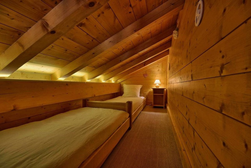 Chambre 4 sous combles, Appartement ESQM01, Chalet L'ESQUIROL, La Rosière chambre-4-sous-combles-appartement-ESQM01-chalet-l-esquirol-la-rosiere