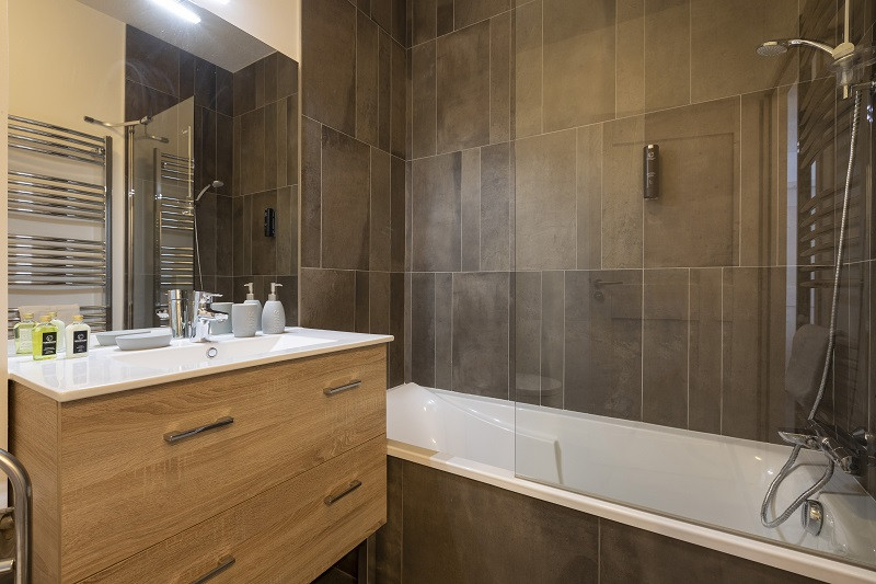 Salle de bain 1, Appartement 3 pièces, Le Hameau de Barthélémy, La Rosière Salle de bain 1, Appartement 3 pièces, Le Hameau de Barthélémy, La Rosière