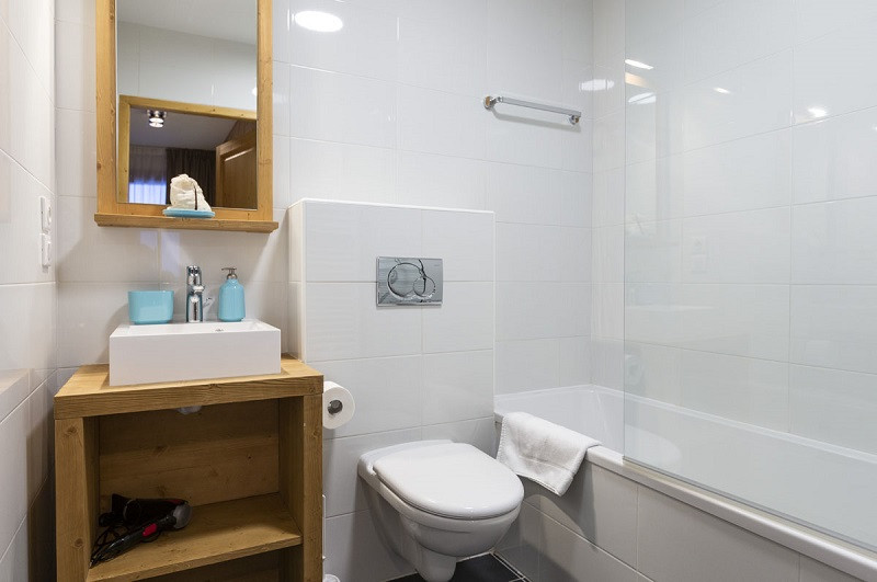 Salle de bain 2, Appartement Gélinotte RIT006, Résidence Miravidi, La Rosière salle-de-bain-2-appartement-gelinotte-RIT006-residence-miravidi-la-rosiere