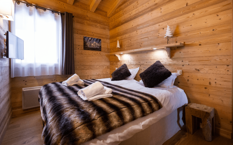 Room 202770-551333 Room 202770-551333