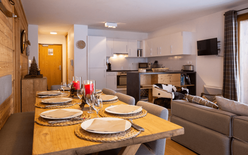 Room 202767-551328 Room 202767-551328