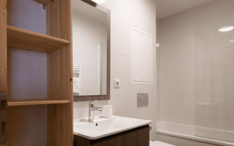 Room 202767-551328 Room 202767-551328