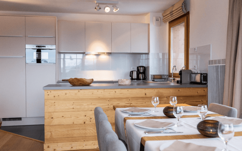 Room 202766-551327 Room 202766-551327