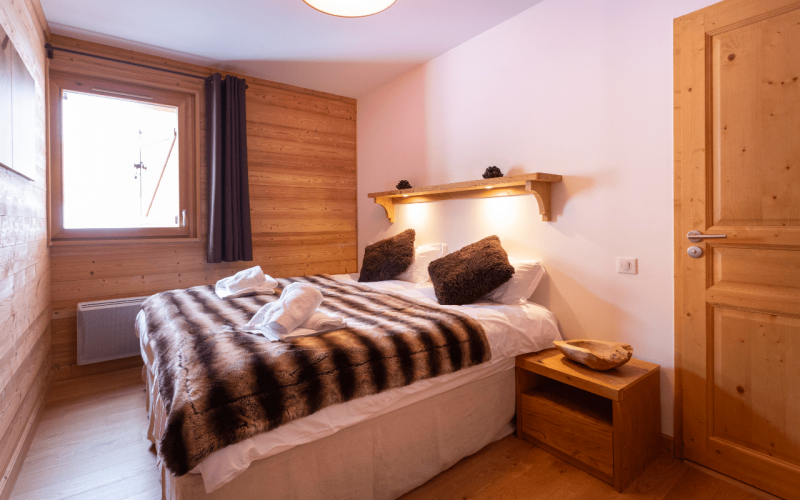 Room 202766-551327 Room 202766-551327