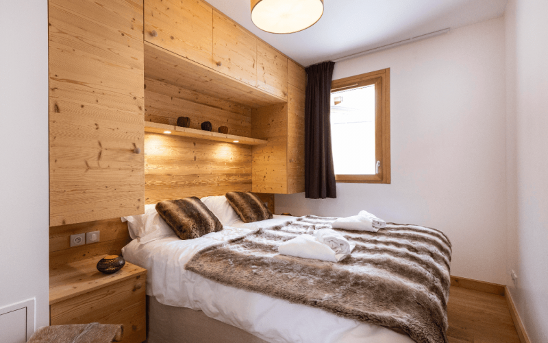 Room 202766-551327 Room 202766-551327