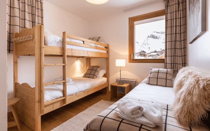Room 202765-551326 Room 202765-551326