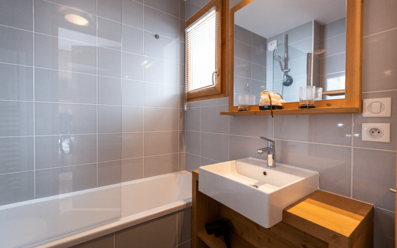 Room 202762-551322 Room 202762-551322