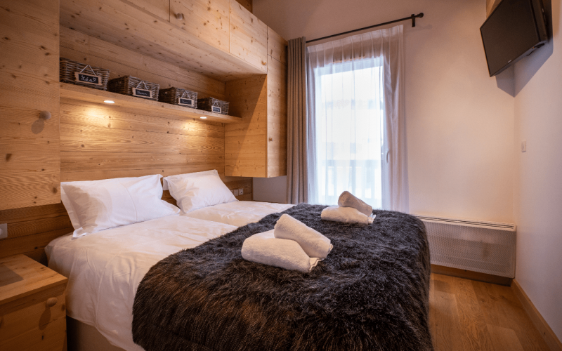 Room 202763-551323 Room 202763-551323