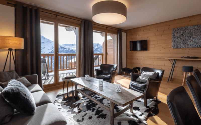 Room 202745-551301 Room 202745-551301