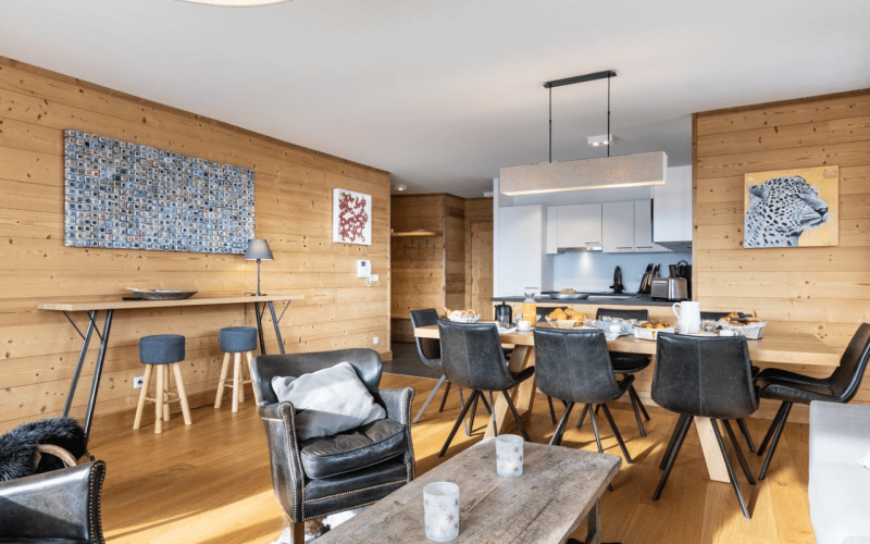 Room 202745-551301 Room 202745-551301