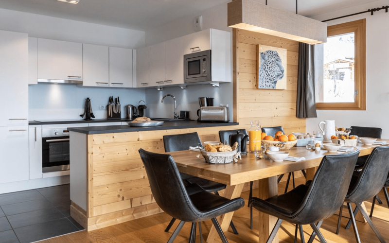 Room 202745-551301 Room 202745-551301