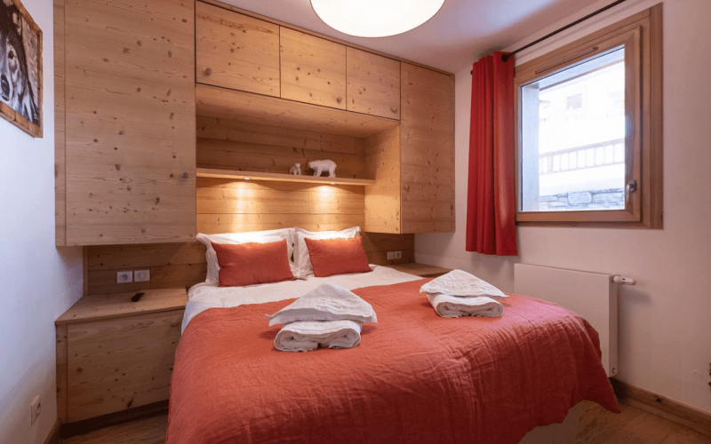Room 202745-551301 Room 202745-551301