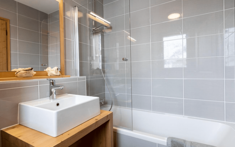 Room 202745-551301 Room 202745-551301