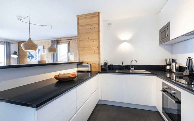 Room 202746-551302 Room 202746-551302