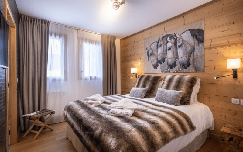 Room 202746-551302 Room 202746-551302