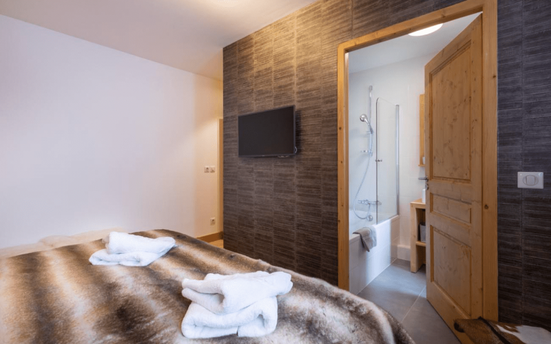 Room 202746-551302 Room 202746-551302