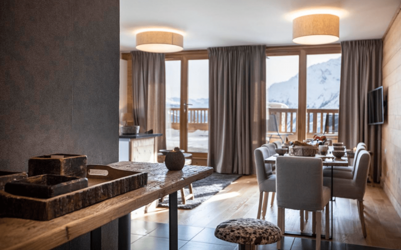 Room 202747-551303 Room 202747-551303