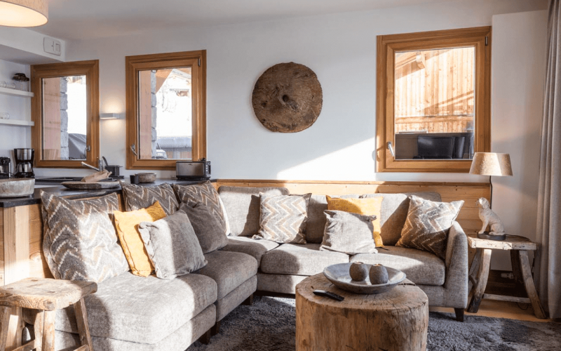 Room 202747-551303 Room 202747-551303