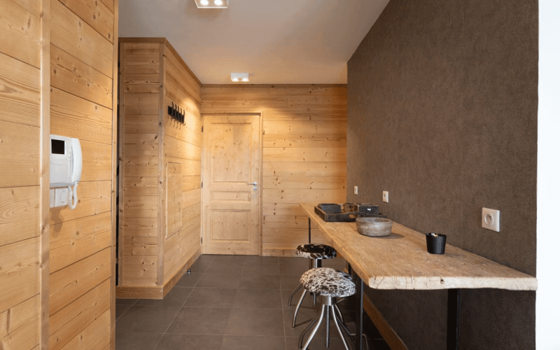 Room 202747-551303 Room 202747-551303