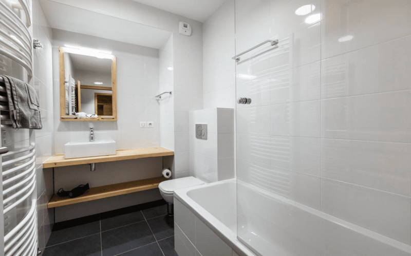 Room 202747-551303 Room 202747-551303