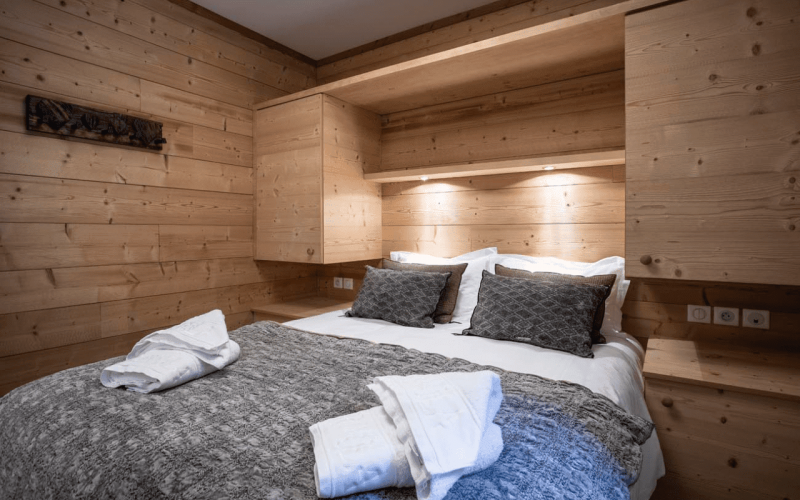 Room 202747-551303 Room 202747-551303