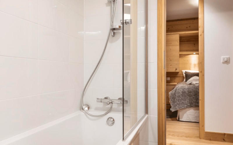 Room 202747-551303 Room 202747-551303