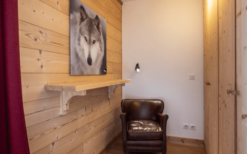 Room 202749-551305 Room 202749-551305