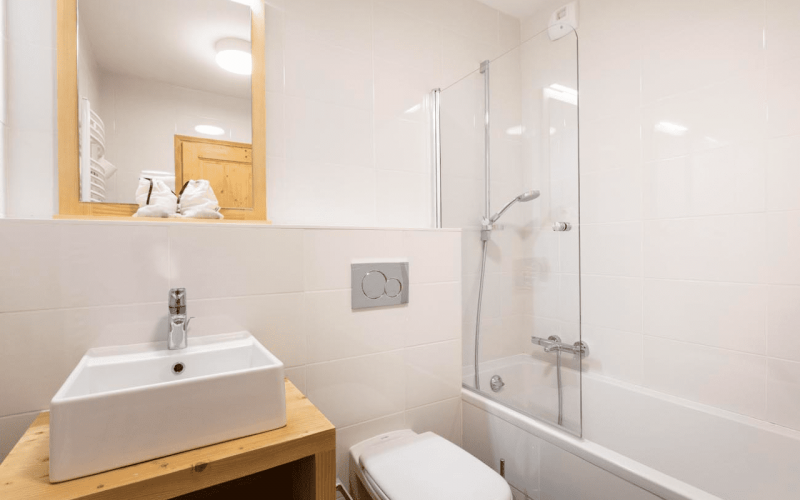 Room 202749-551305 Room 202749-551305