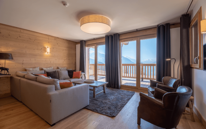 Room 202751-551308 Room 202751-551308