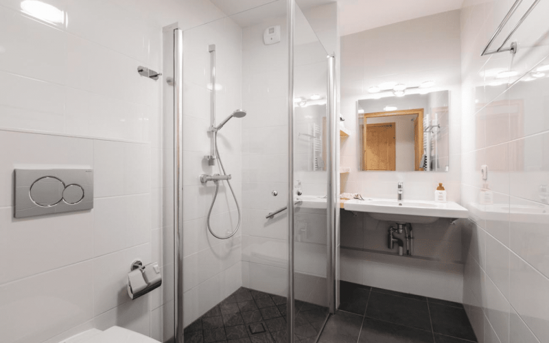 Room 202751-551308 Room 202751-551308