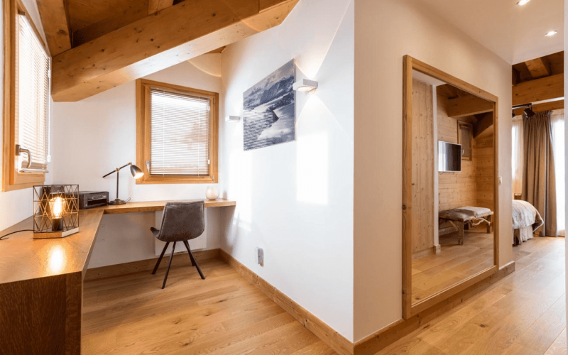 Room 202756-551314 Room 202756-551314