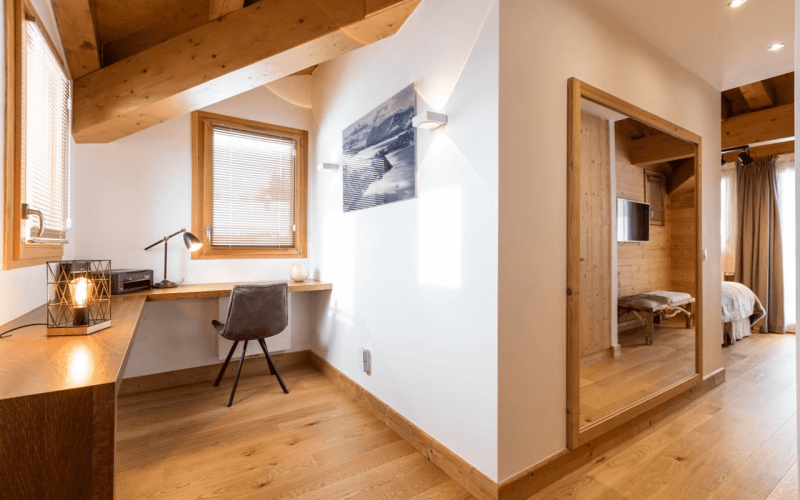 Room 202756-551314 Room 202756-551314