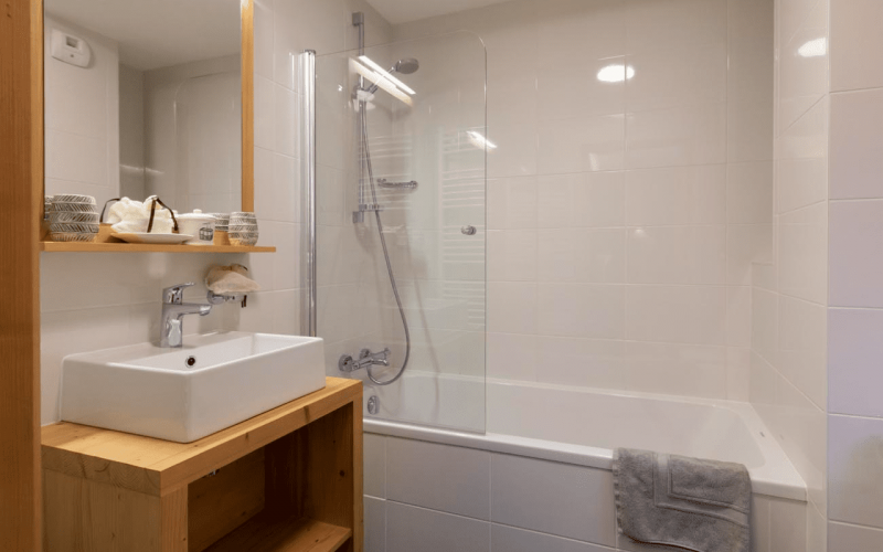 Room 202756-551314 Room 202756-551314