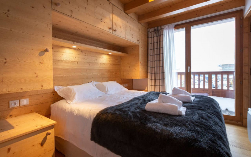 Room 202760-551320 Room 202760-551320