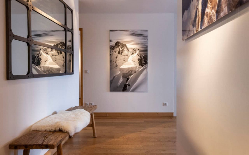 Room 202761-551321 Room 202761-551321