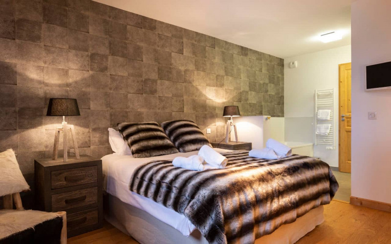 Room 202761-551321 Room 202761-551321