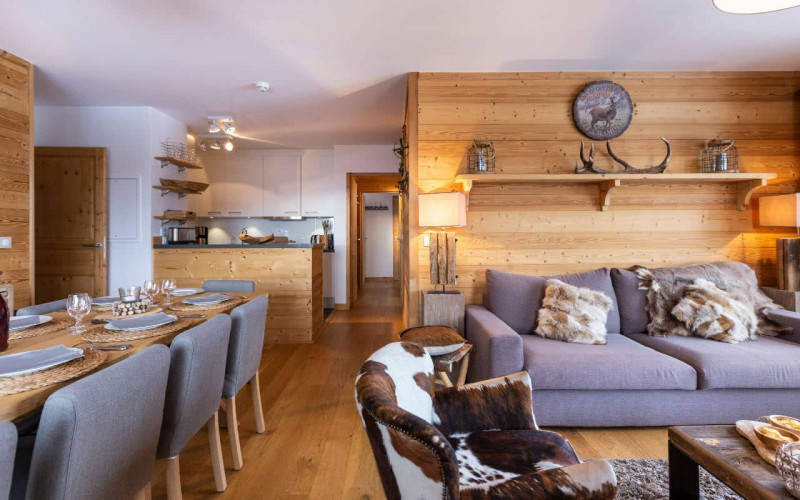 Room 202762-551322 Room 202762-551322