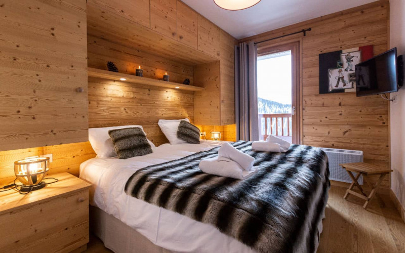 Room 202762-551322 Room 202762-551322