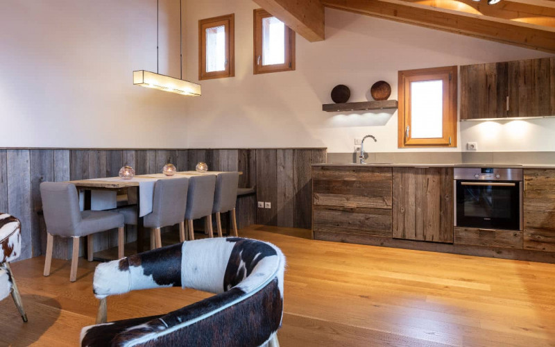 Room 202763-551323 Room 202763-551323