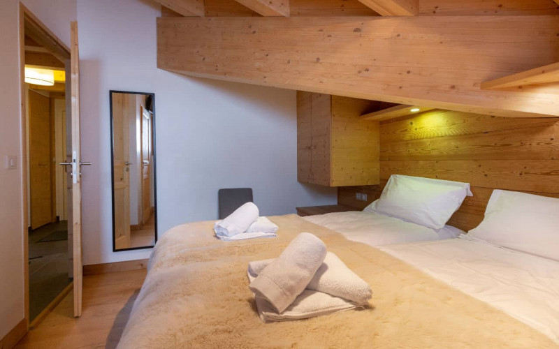 Room 202763-551323 Room 202763-551323