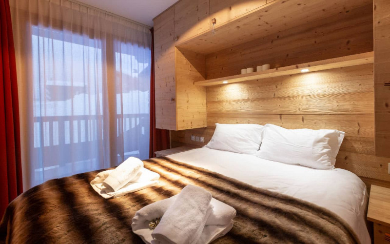 Room 202764-551324 Room 202764-551324