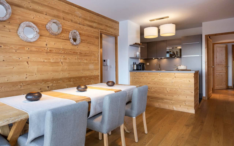 Room 202765-551326 Room 202765-551326