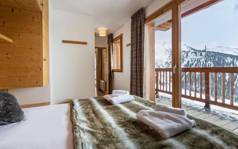 Room 202766-551327 Room 202766-551327